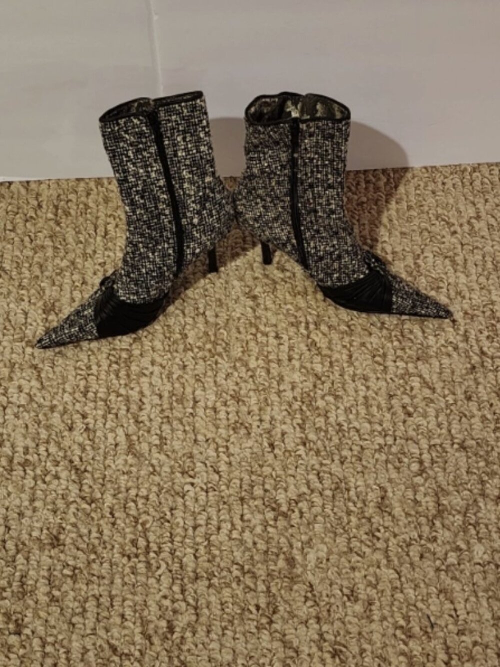 Steve Madden Womens Black & White Tweed Bootie Zip Embellished Size 8 - Picture 2 of 8